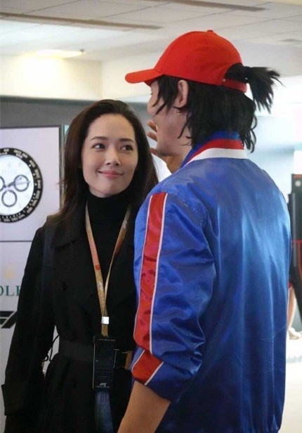 向佐带郭碧婷看F1赛车 订婚后的日常十分甜蜜