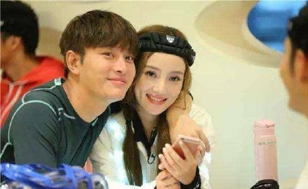 李小璐否认网传离婚协议书 称其将追责