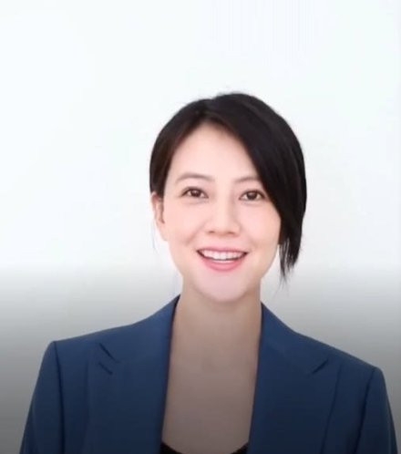 高圆圆怀孕后首露面 面色红润状态好