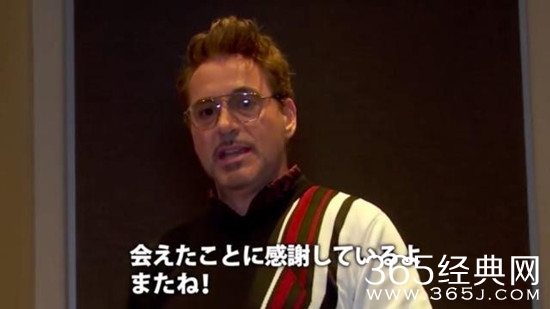 小罗伯特·唐尼现身小型见面会 与日本粉丝亲密互动