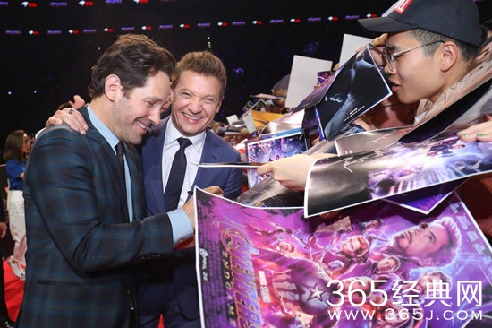 《复仇者联盟4》主创现身上海 大秀中文好圈粉