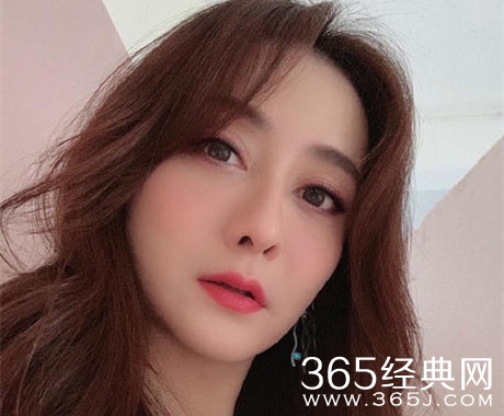 琼瑶女郎陈德容晒近照 大秀鸽子蛋钻戒