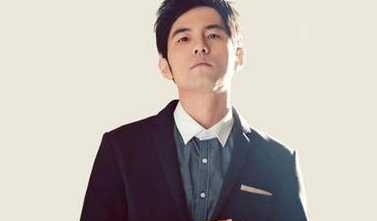 周杰伦晒出妈妈照片 叶惠美面露微笑气质优雅