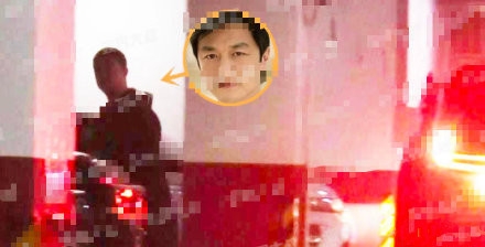 李亚鹏新恋情疑曝光 与美女一同回家