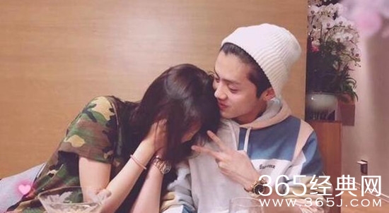 关晓彤节目听到鹿晗歌曲脸红害羞 微博为鹿晗庆生秀恩爱