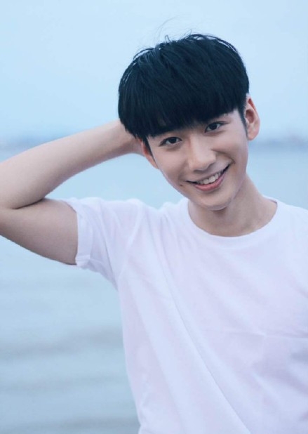 《创造营2019》丰楚轩狂圈粉 吃一记安利