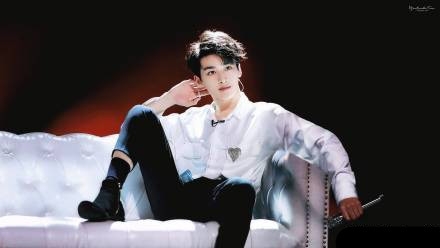 何洛洛家庭背景家境如何 何洛洛个人资料年龄身高详解