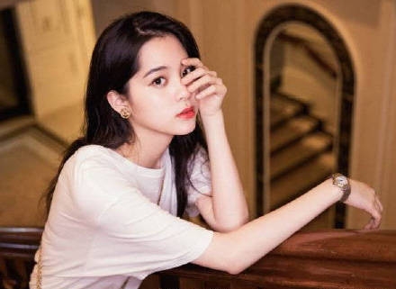 欧阳娜娜被diss用繁体字 后立马改用简体字