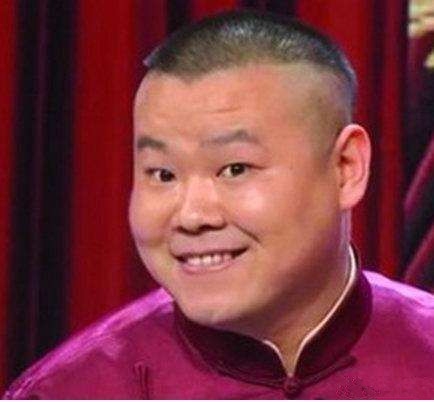 岳云鹏迪丽热巴微博互动 热巴戴着口罩涂护手霜