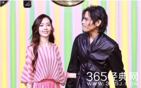 郭碧婷向佐现身品牌活动 现场亲亲甜死网友