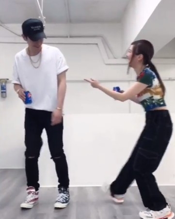 超恩爱！邓紫棋和造型师男友跳舞开心大笑撒狗粮