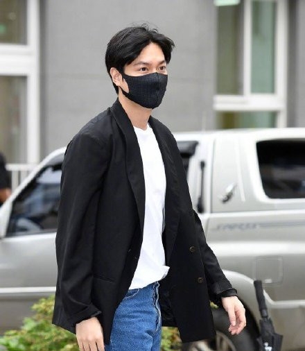 李敏镐低调现身某社会福祉馆 正式结束两年服役生活