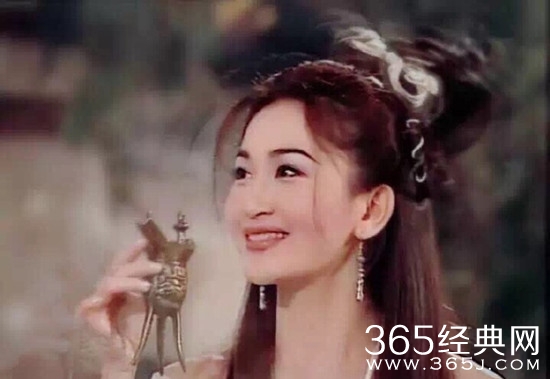 温碧霞和老公游富士山赏樱花 两人相拥超甜蜜