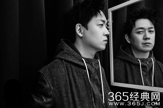 潘粤明恋情曝光？神秘女贴心照料驾车共返家