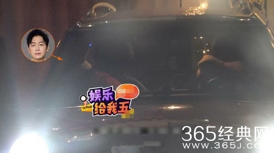 潘粤明恋情曝光？神秘女贴心照料驾车共返家