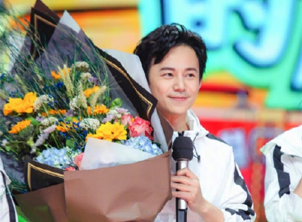 何炅过生日各路明星齐送祝福 感叹何老师的人缘真是没话说