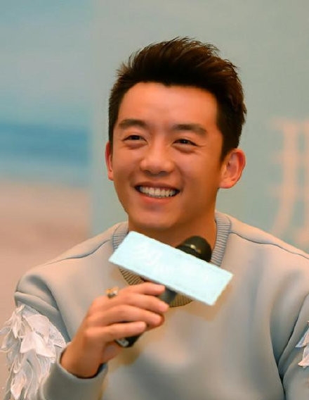 郑恺疑似耍大牌被工作人员发文diss：没人捧你你什么都不是