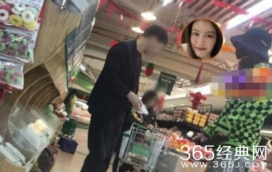 何穗发文否认恋情传闻 微博发文：那是我爸