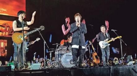 五月天现身香港被称靓仔 阿信笑称改叫靓仔演唱会