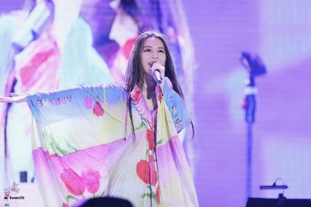 田馥甄床单造型引热议 晒出时尚单品 粉丝称其太可爱