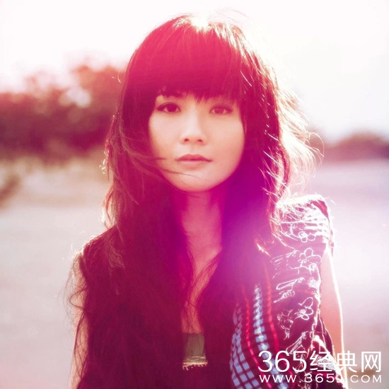 阿Sa晒与奶奶合照 调侃老人：吃的多，爱漂亮