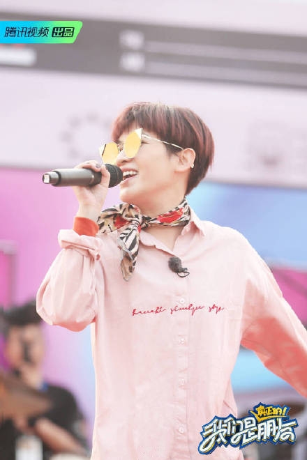 范晓萱参加综艺《我们是真正的朋友》 少女感十足仿佛冻龄