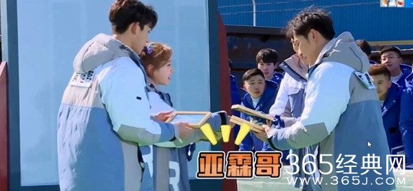 《奔跑吧》第三季开播 宋雨琦喊错王彦霖名字惹尴尬