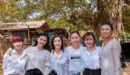 范晓萱参加综艺《我们是真正的朋友》 少女感十足仿佛冻龄