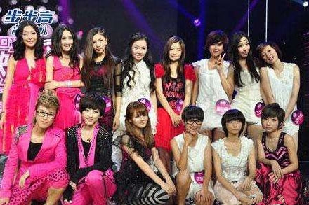 又是波回忆杀 刘忻晒出11届快女聚会合照