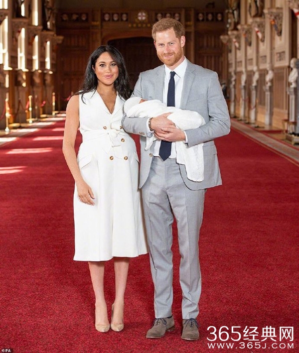 梅根王妃产后首带小王子现身 与哈里王子宣布小王子的名字