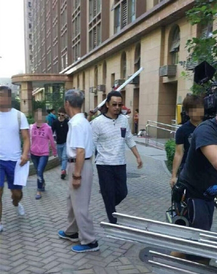 黄海波现身片场 疑似即将复出