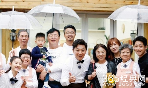 黄渤退出《极限挑战5》现身新综艺《忘不了餐厅》呼吁关注阿尔兹海默症