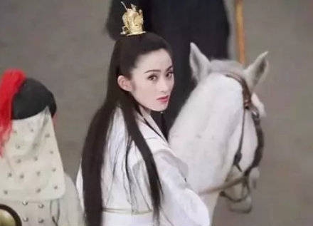 51岁张敏淡妆现身零瑕疵 会考虑复出拍戏