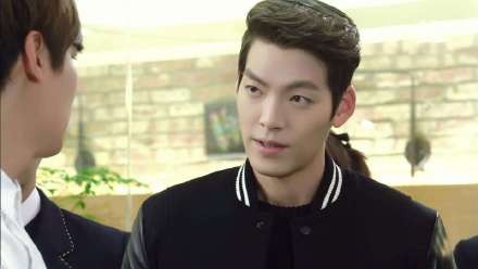 金宇彬抗癌后灿笑现身！与赵寅成出席佛诞日法会活动