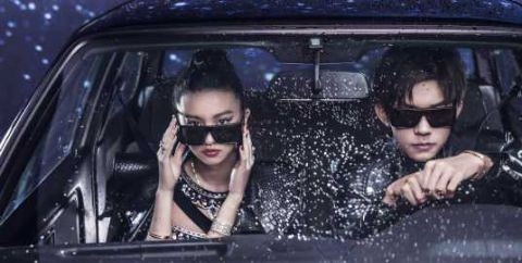 易烊千玺木村光希封面 痞雅气场强，网友：满屏大佬气息