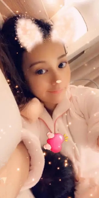 方媛二胎产后首次晒小女儿 紧紧依靠在妈妈的怀里超有爱