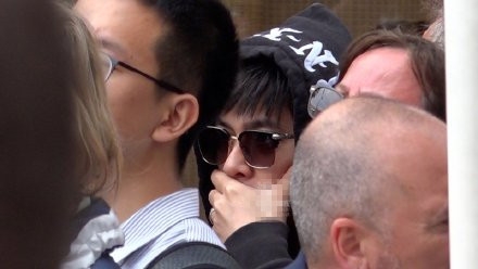 宠妻狂魔周杰伦现身戛纳 观众席观看妻子昆凌走红毯