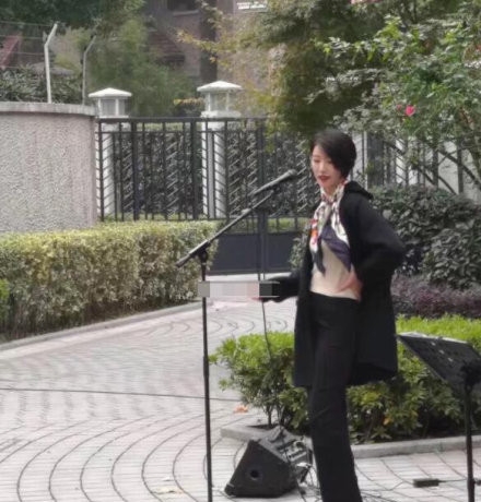 网爆李亚鹏女友是500亿身家的企业家？女友近照曝光气质优雅