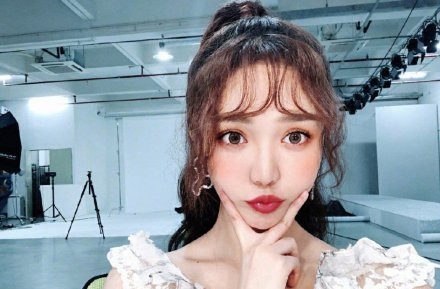 汪苏泷靳梦佳疑似恋情曝光 靳梦佳是谁