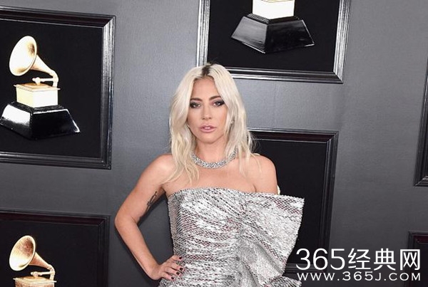 Lady Gaga反对反堕胎法案：为妇女和年轻女孩祈祷