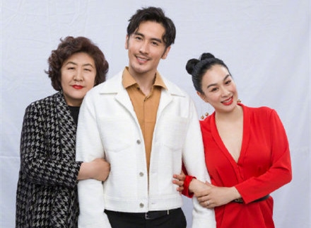 钟丽缇发长文回应与张伦硕争吵 分歧来自于两人观念不同