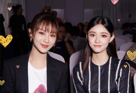 杨紫红毯上贴心搀扶林允获赞 直夸杨紫男友力爆棚