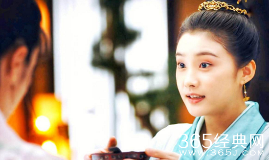 《白发》冷月的结局揭秘