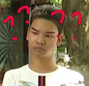 周震南拍时尚大片撞脸网红小吴 网友：不知道也不敢问