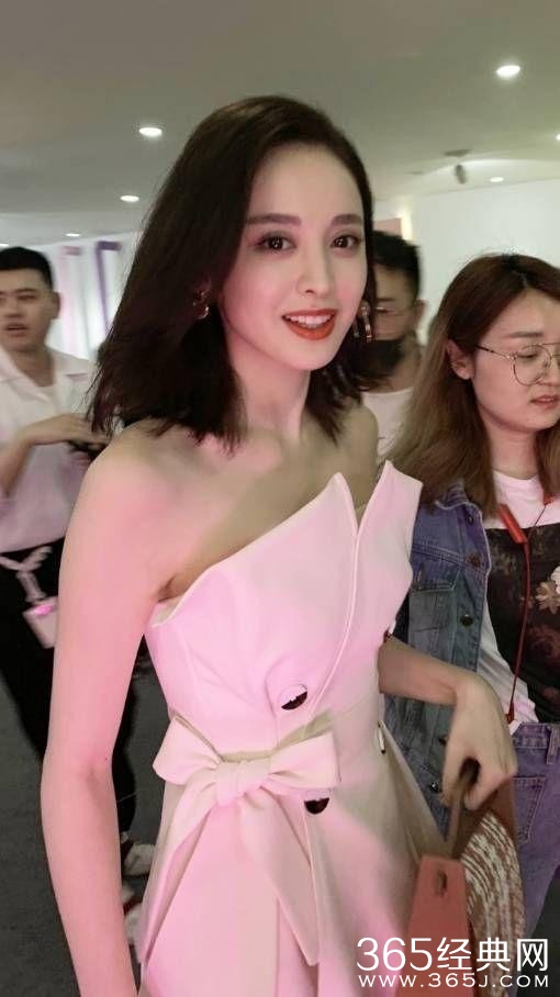 古力娜扎生图曝光颜值逆天 网友：修图师可以下岗了