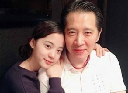 欧阳娜娜收入一人养全家？父亲欧阳龙：笑死人