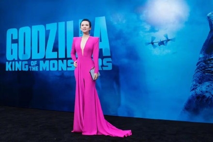 章子怡银色人鱼裙优雅大气亮相戛纳 成熟温婉状态佳