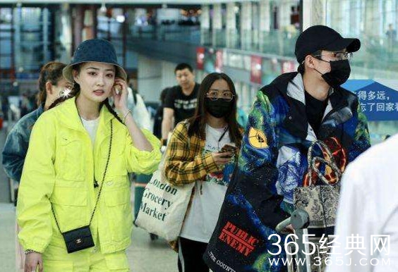 张铭恩带花束接机徐璐 坐实恋情？