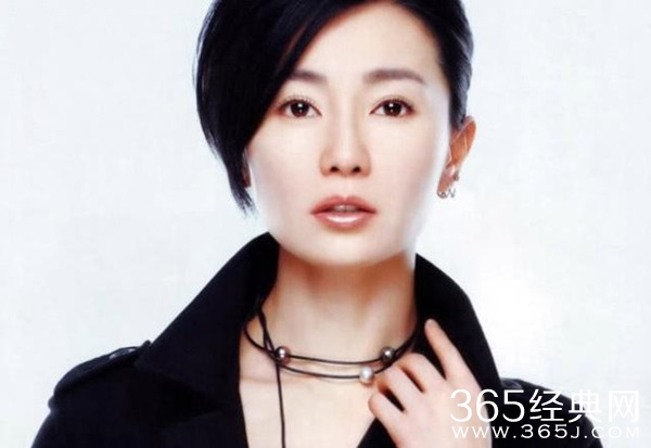 张曼玉复出与杨迪录制综艺 淡妆低调身材好