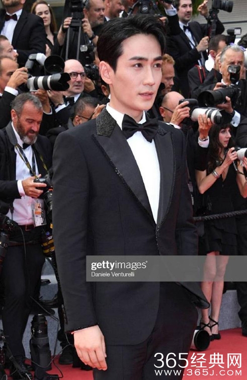 朱一龙戛纳首秀生图好依旧能打 外网镜头都扛得住！